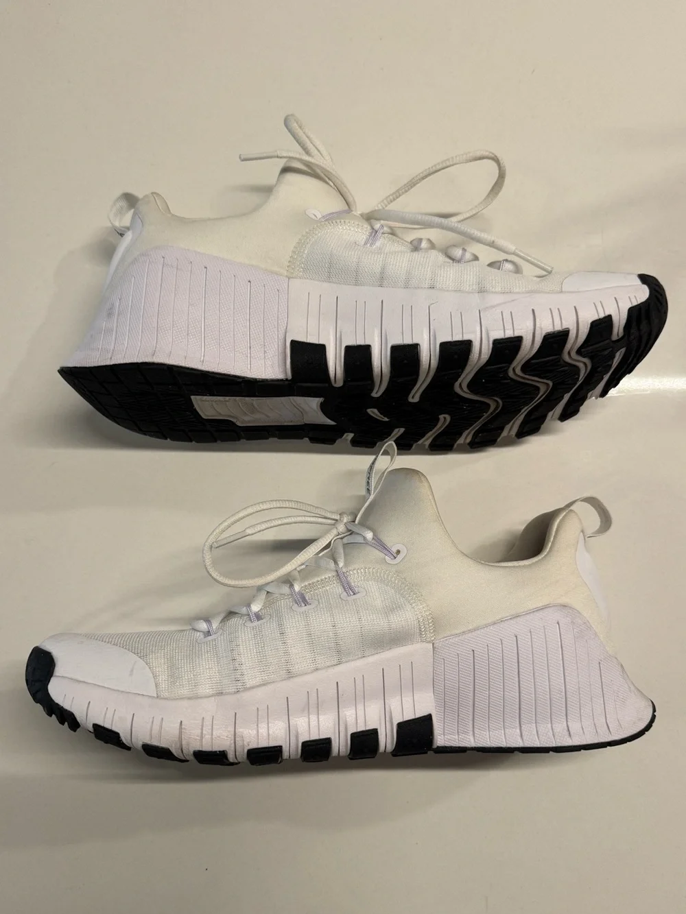 Nike Metcon 6 Men's Size 10 White Sneakers with Black Accents HM3754-100